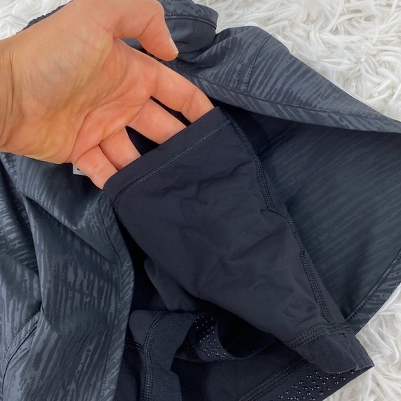 Lululemon Bootcamp Ready Short 3.5" Stride Emboss Black - Picture 5 of 8